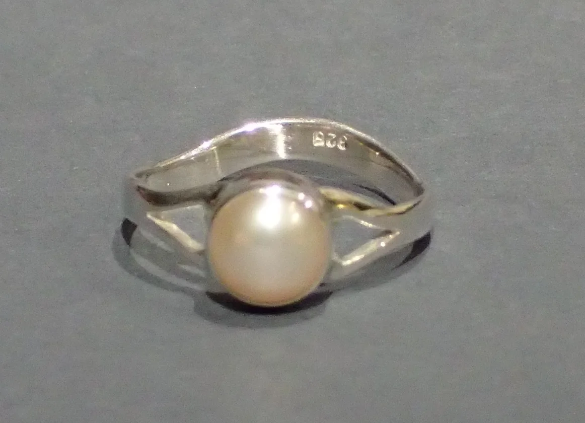 blush-pearl-silver-ring