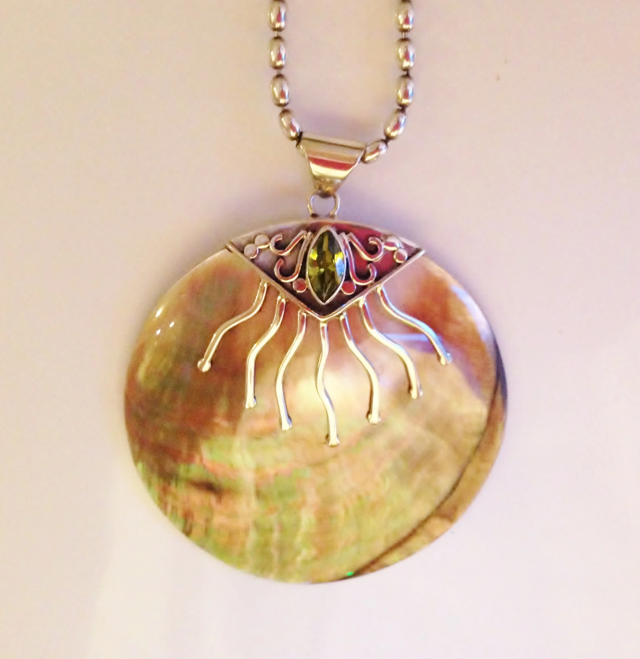 pendant-shell-peridot-silver.JPG