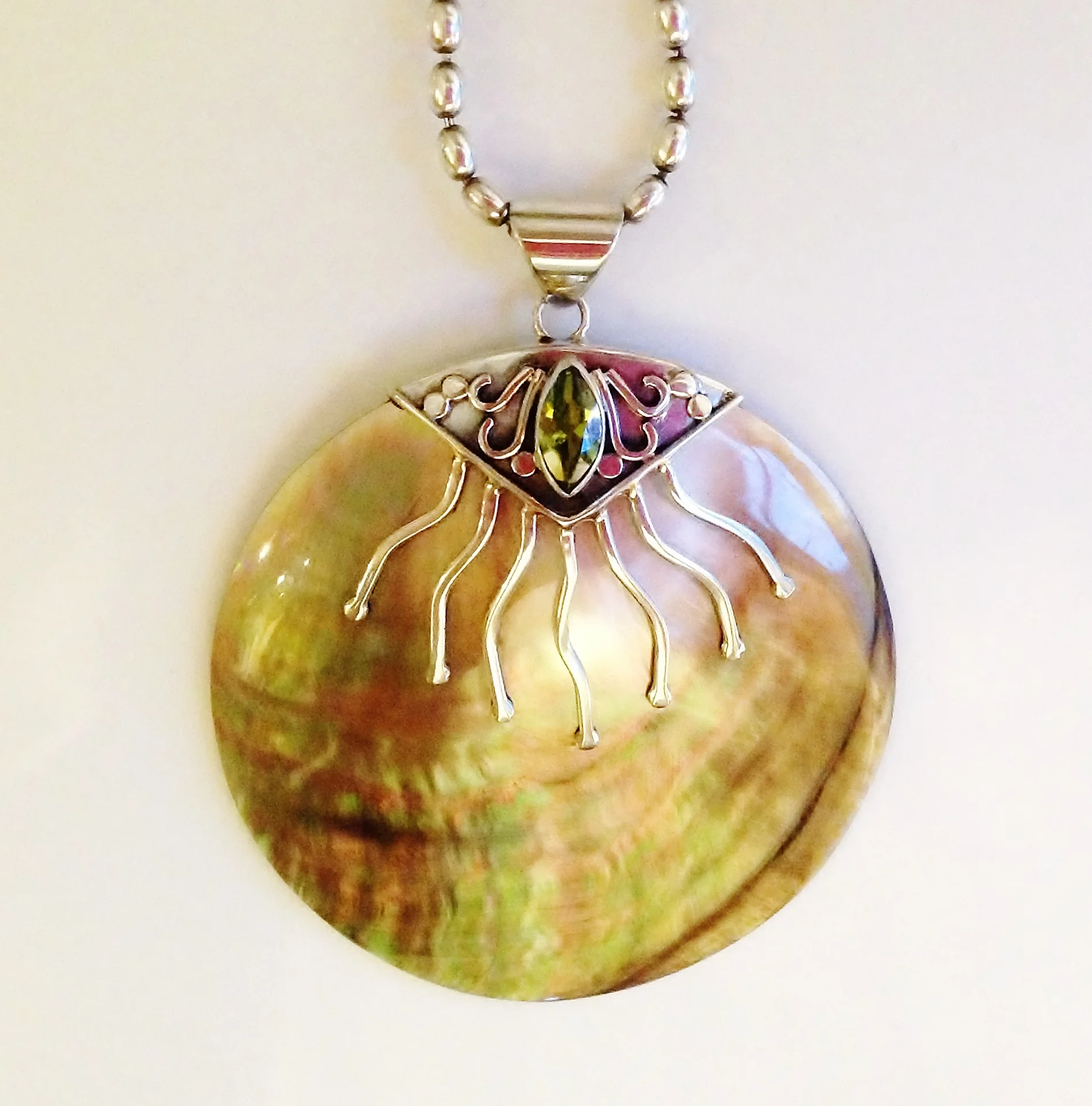 pendant-shell-silver-peridot.JPG