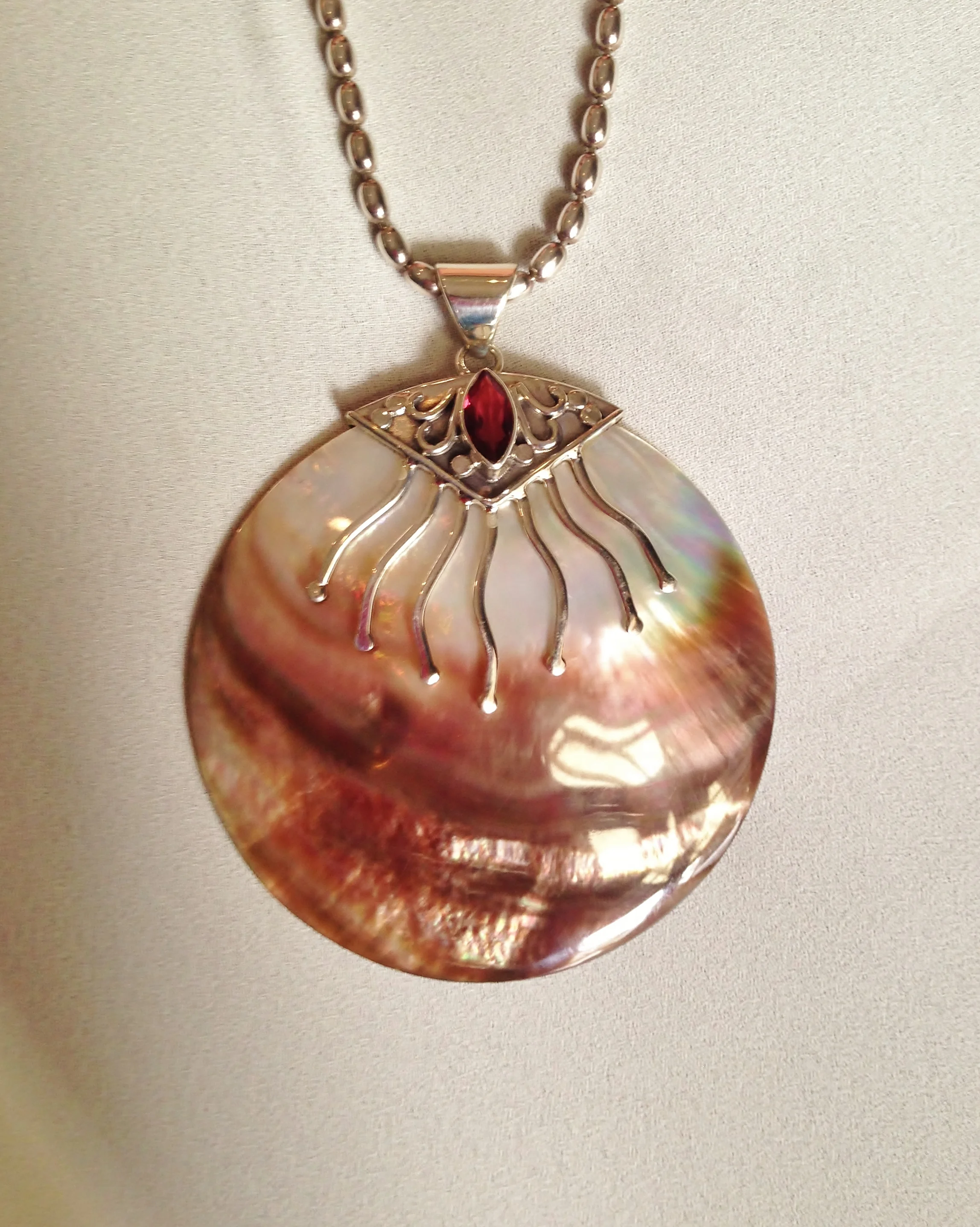pendant-silver-shell-garnet.JPG