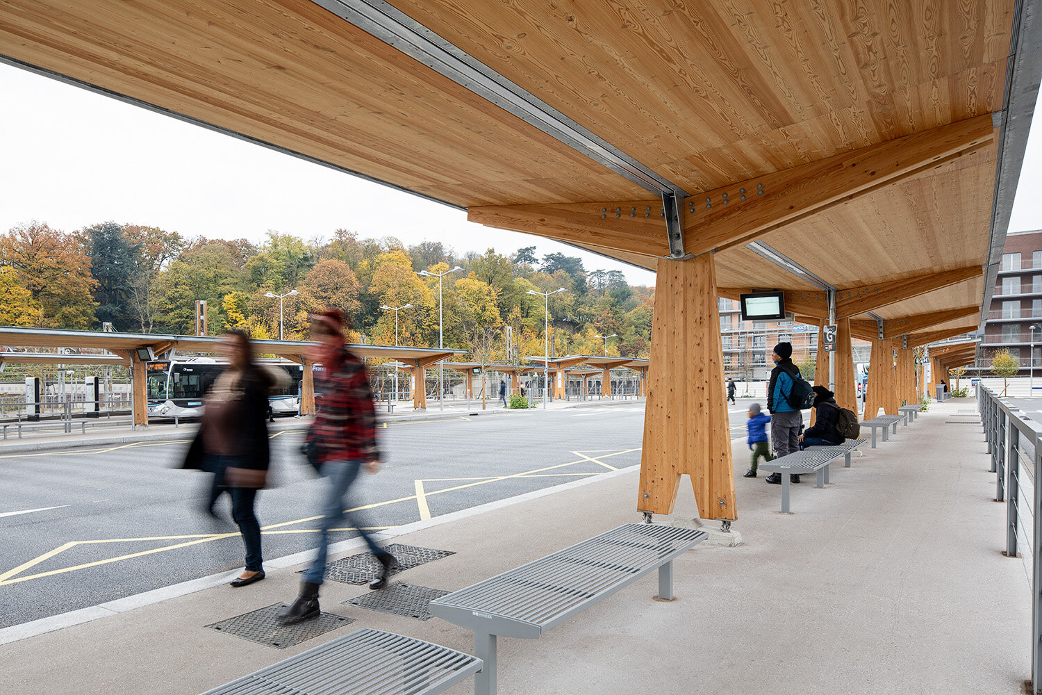  Versailles Bus Shelters - Agence Duthilleul 