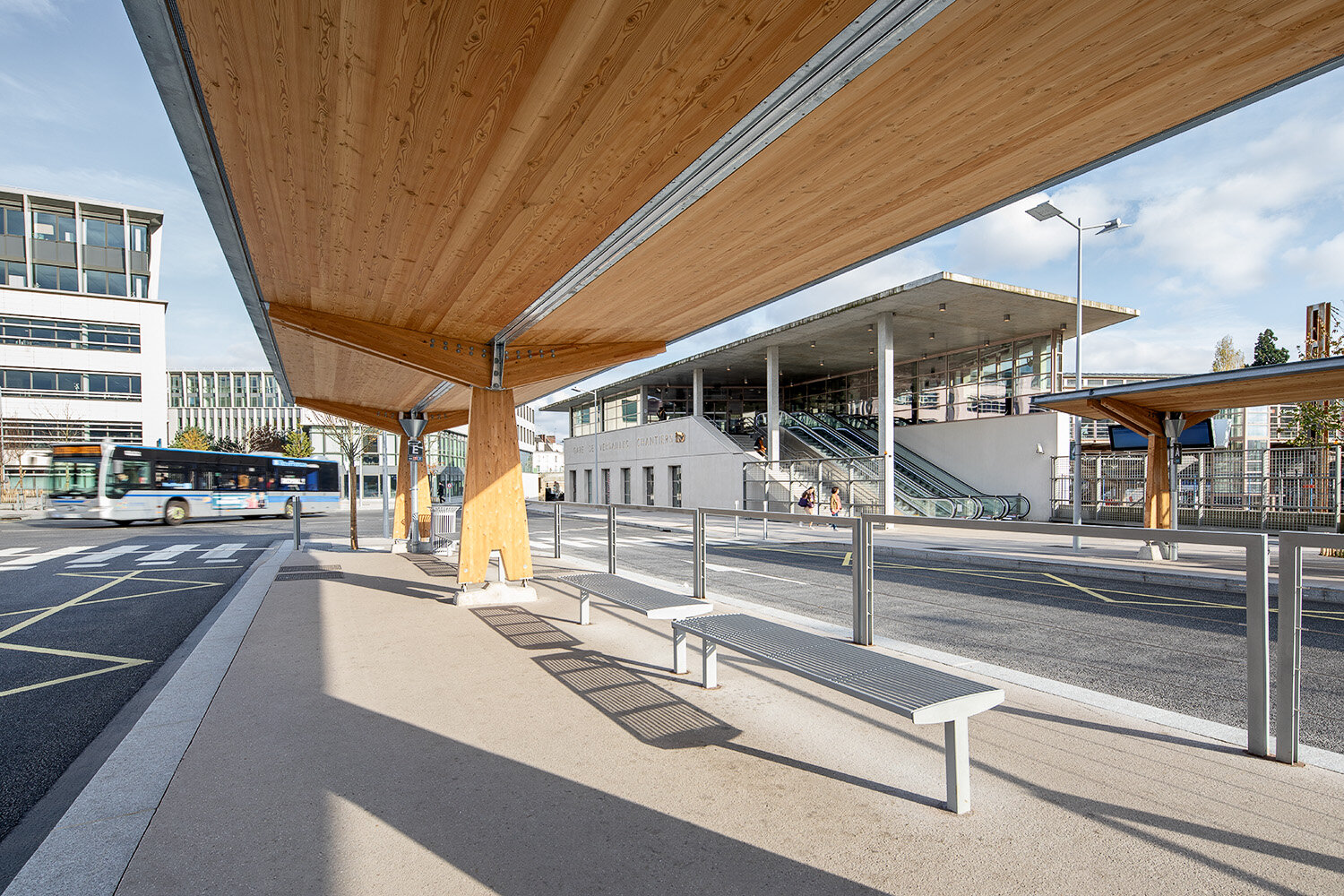  Versailles Bus Shelters - Agence Duthilleul 