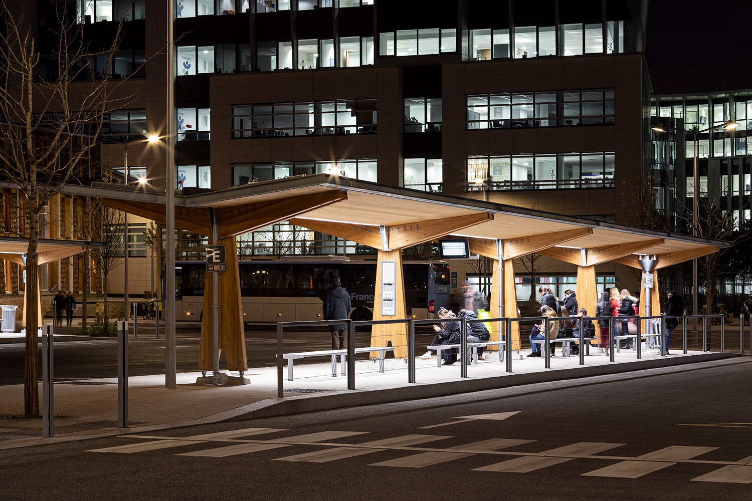  Versailles Bus Shelters - Agence Duthilleul 