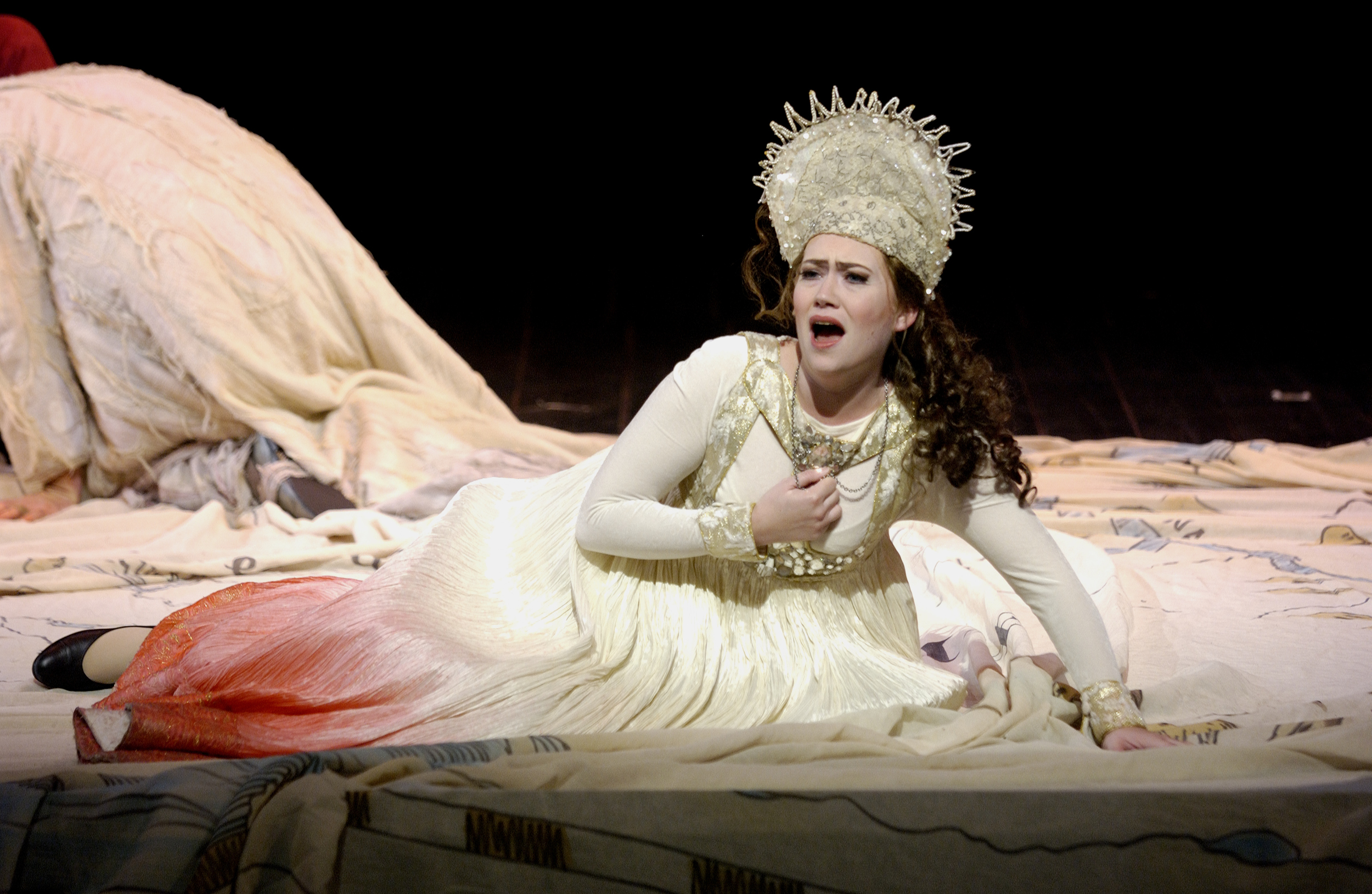 Xenia in BORIS GODUNOV, Houston Grand Opera 2005   © Ted Washington