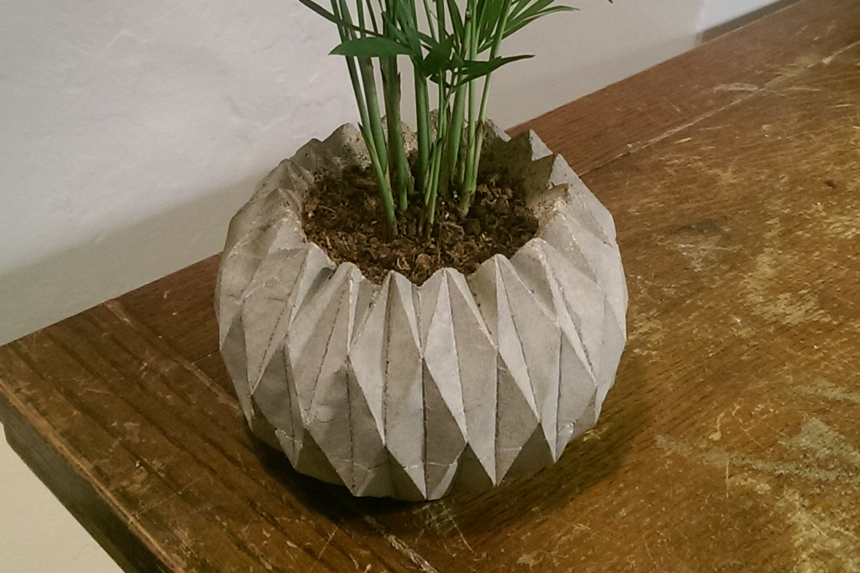 ⬆ - The final pot needed a lot of finishing, and I plan to create another mould by casting silicone around a solid pot form to create a reusable mould.