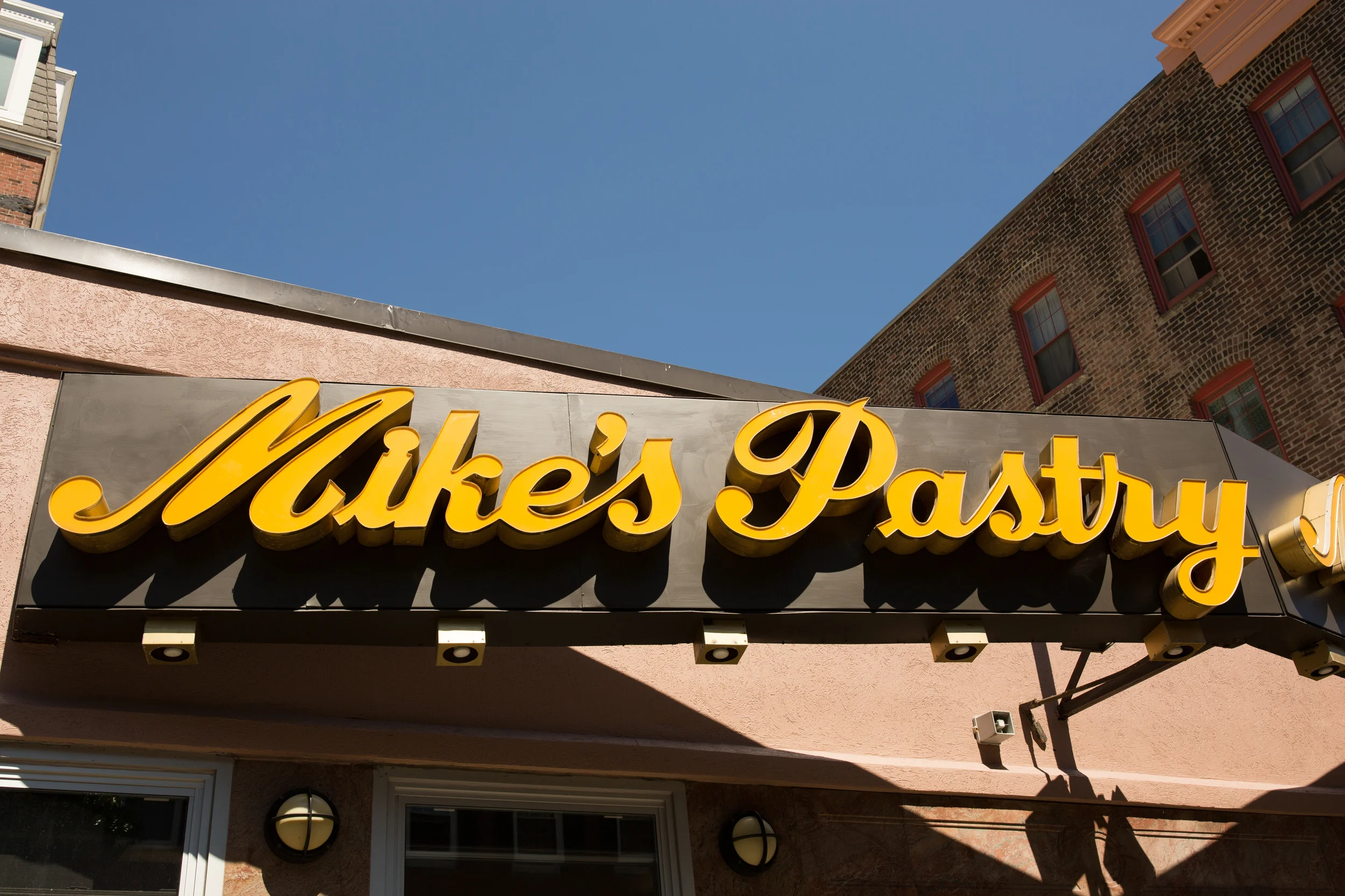 MIKE'S PASTRY_THE FOOD LENS_BRIAN SAMUELS PHOTOGRAPHY_JULY 2016-14.jpg