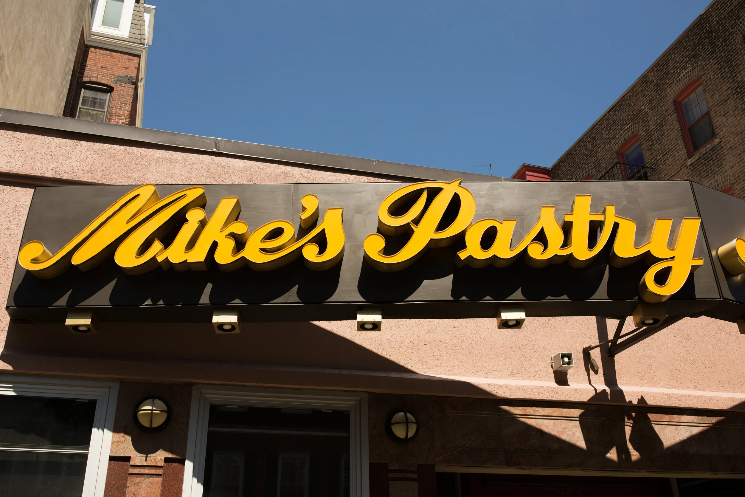 MIKE'S PASTRY_THE FOOD LENS_BRIAN SAMUELS PHOTOGRAPHY_JULY 2016-18.jpg