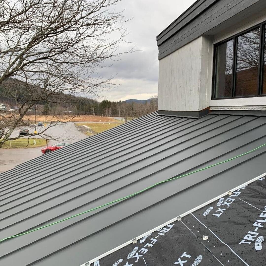 Progress shots of a new Metal Standing Seam roof installation on the &quot;Mad River Taste Place&quot; Roof.⠀
⠀
#artisancrafted #builttolast #roof #carpentry #construction #supportlocal #sustainablematerials #sustainableliving #sustainable #ecohouse 