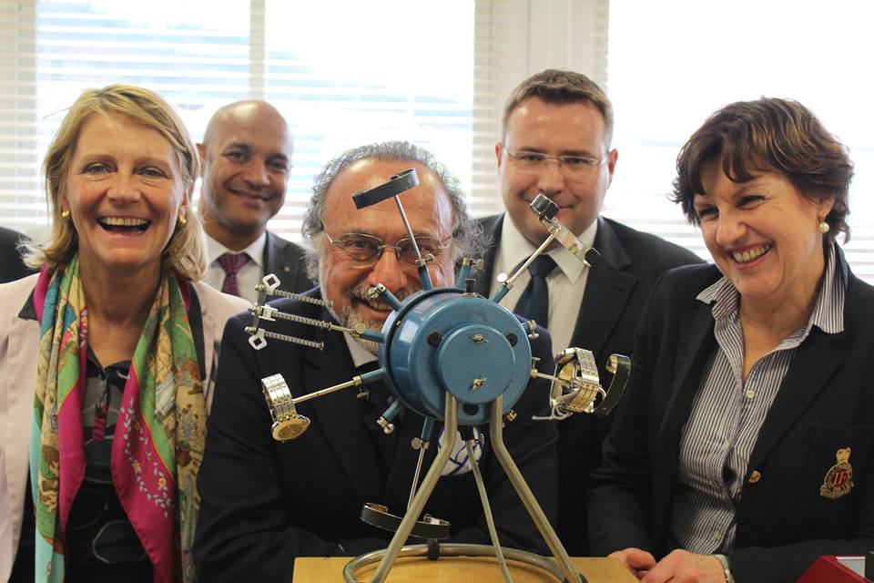 Dans le haut doubs a l'invitation d'ANNIE genevard, depute du doubs,&nbsp;Les parlementaires ont salué le savoir-faire français, l’esprit d’innovation et les méthodes de travail exigeantes qui font la part belle au génie des artisans ouvriers et des maîtres horlogers.