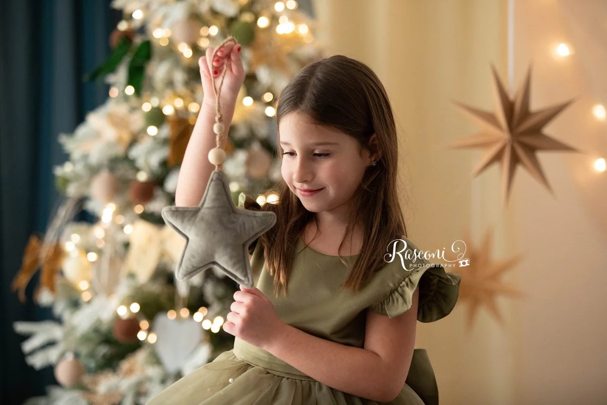 Qui &egrave; gi&agrave; Natale! oh-oh-oh 🎅
.
Allison, Alexander, Ginevra, Mattia, Marco, Matilde, Ludovica, Alice, Alessia, Francesco e Tommaso.
.
XMAS photo - per info e prenotazioni
.
☎️ 0425444280 tel e WhatsApp
✉️ info@fotootticarasconi.it
📍Pia