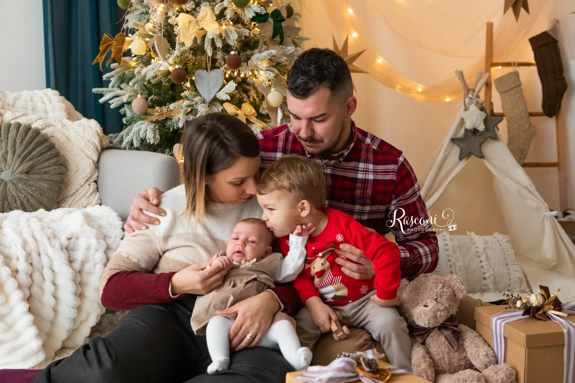 XMAS photo...in questa carrellata troviamo Liam, Noemi, Ginevra, Virginia, Ambra e Matias
.
Ci sono ancora pochi posti disponibili, contattaci per info e prenotazioni ⭐
.
☎️ 0425444280 tel e WhatsApp
✉️ info@fotootticarasconi.it
📍Piazza Matteotti 19