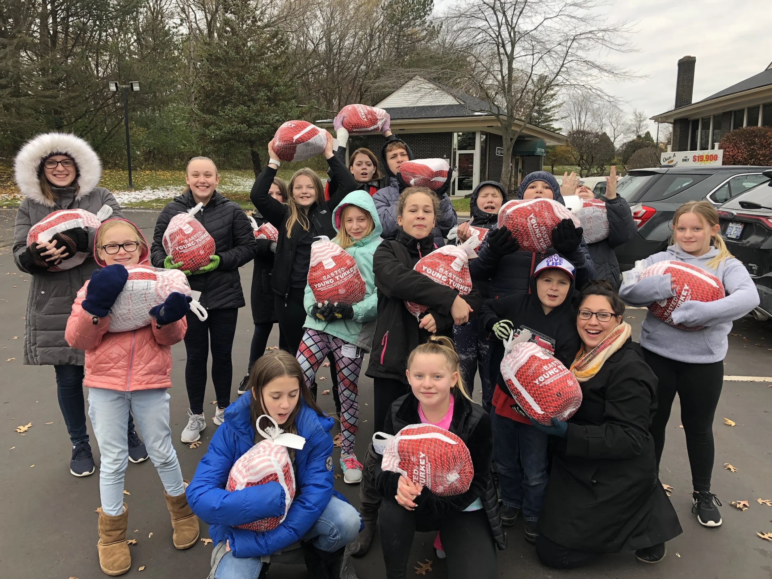 FUEL Student Ministry delivering Thanksgiving meals.