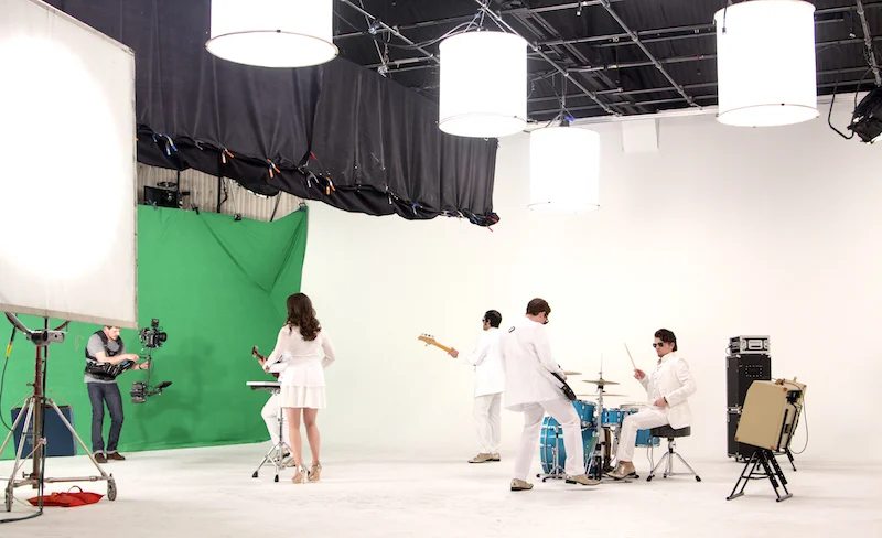  Red On White: Shooting The Music Video For "On The Floor" With GoldFoot