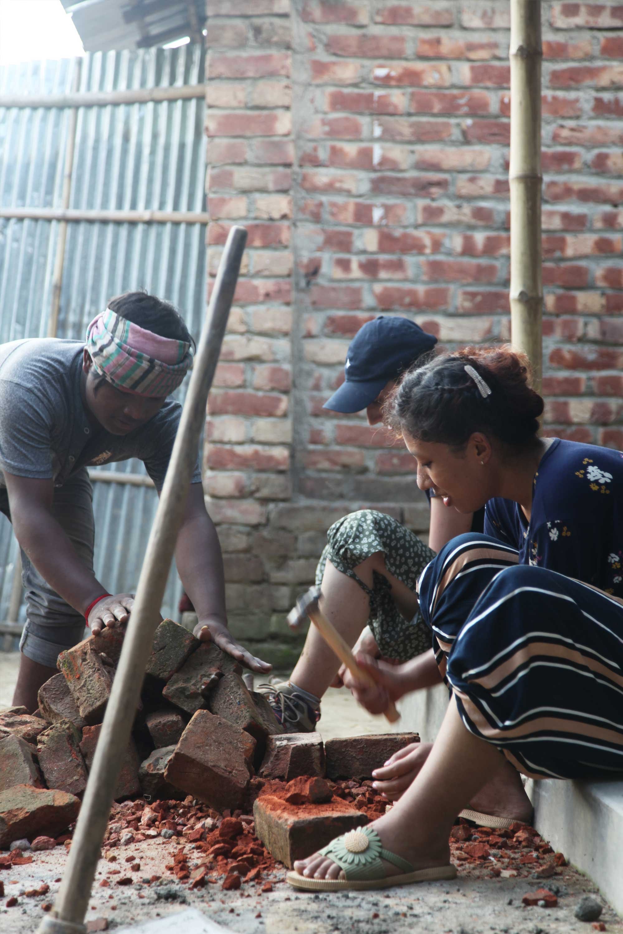 AzuKo - Breaking brick chips - Bangladesh.jpg