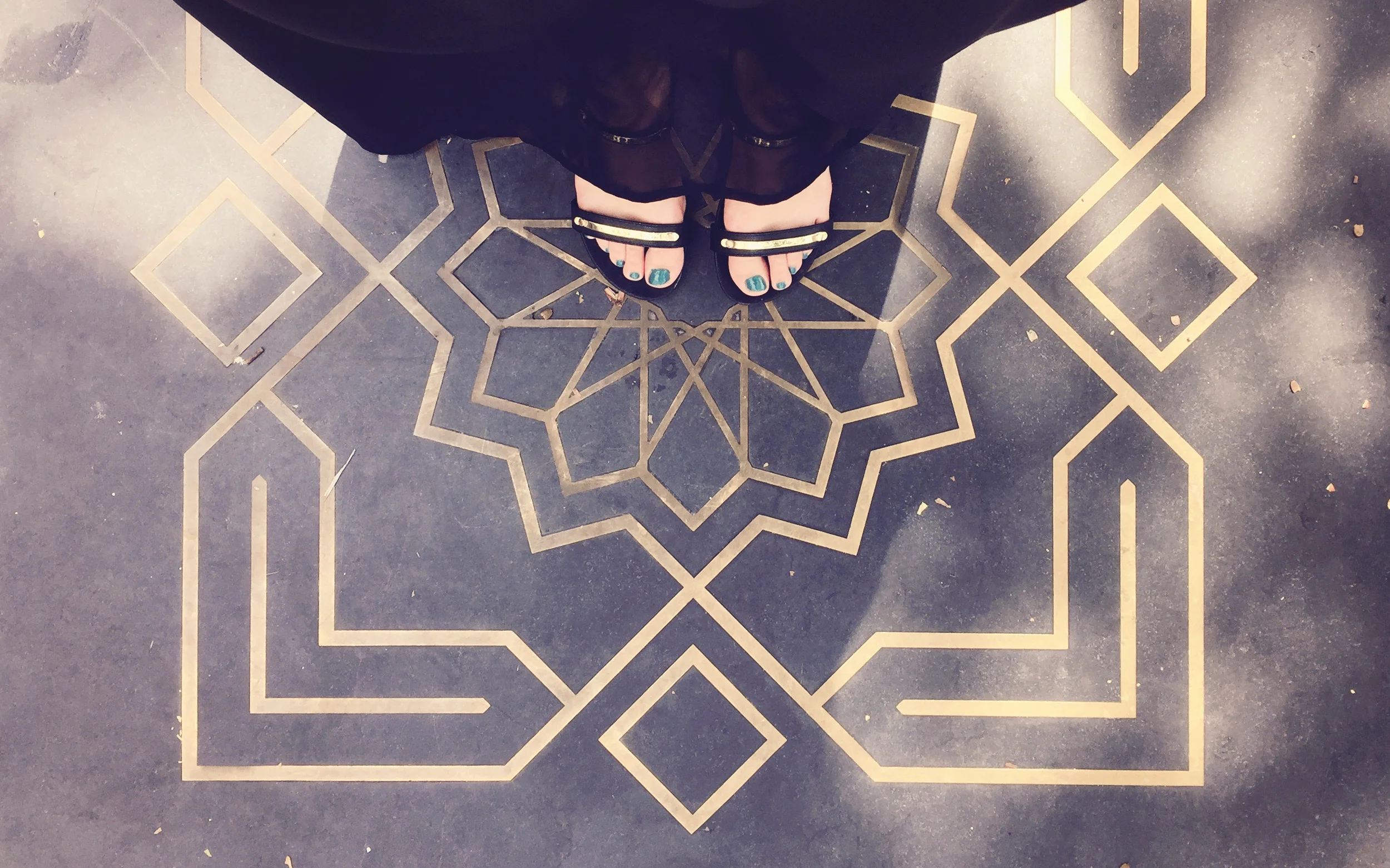 Looking Down in Singapore (Free Wallpapers)