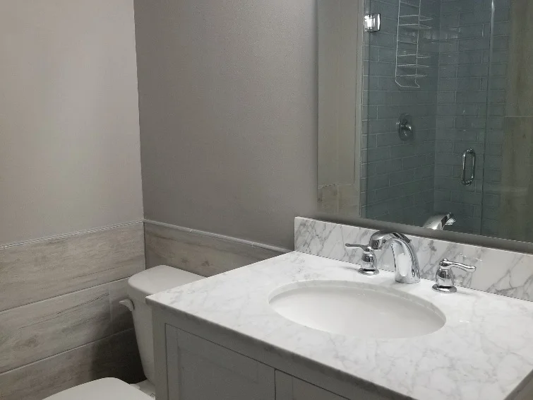 O22 master bath.jpg