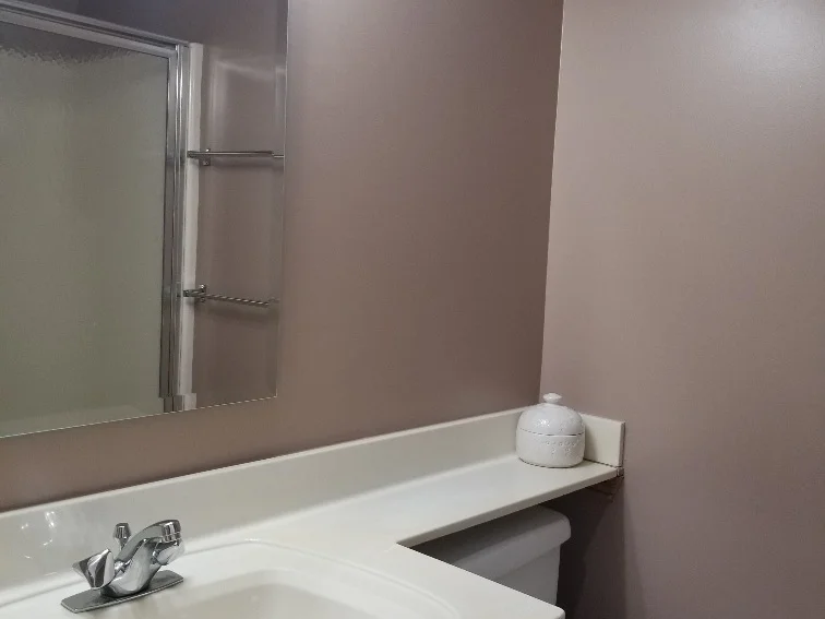 O22 guest bath.jpg