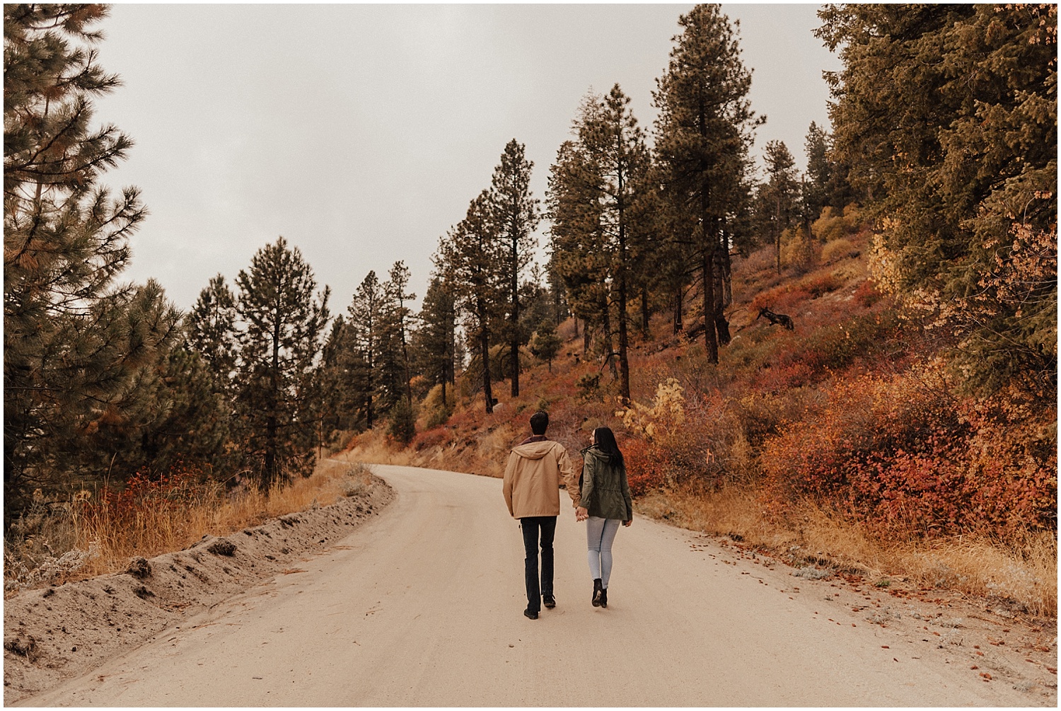 idaho-fall-winter-engagement-golden-retreiver31.jpg