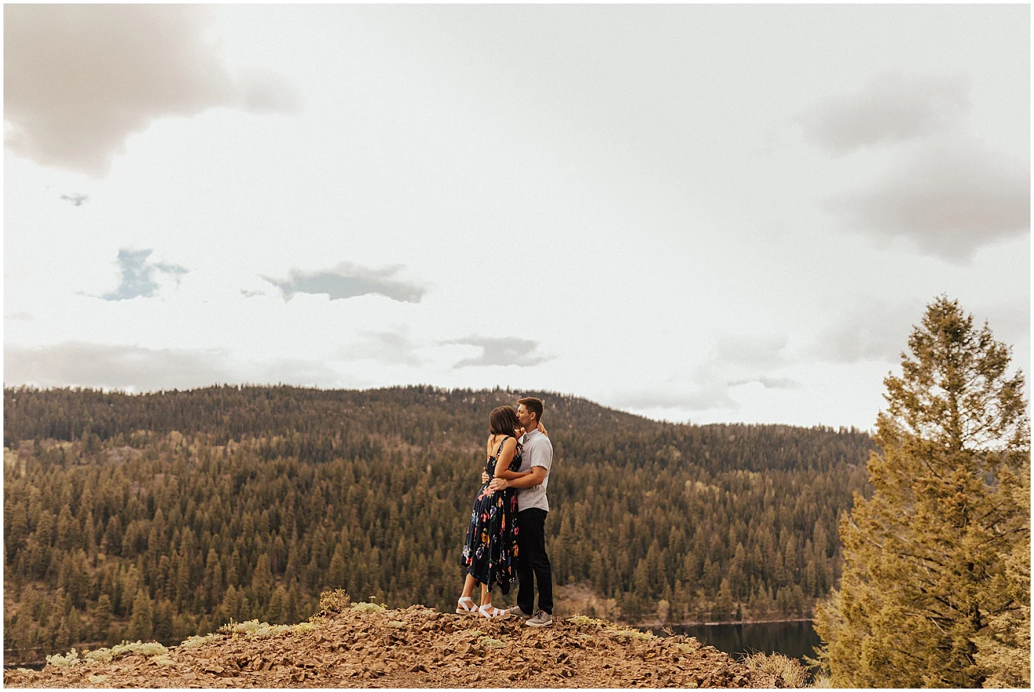 MATT + ALYSSA // IDAHO MOUNTAIN TOP LAKE ENGAGEMENT