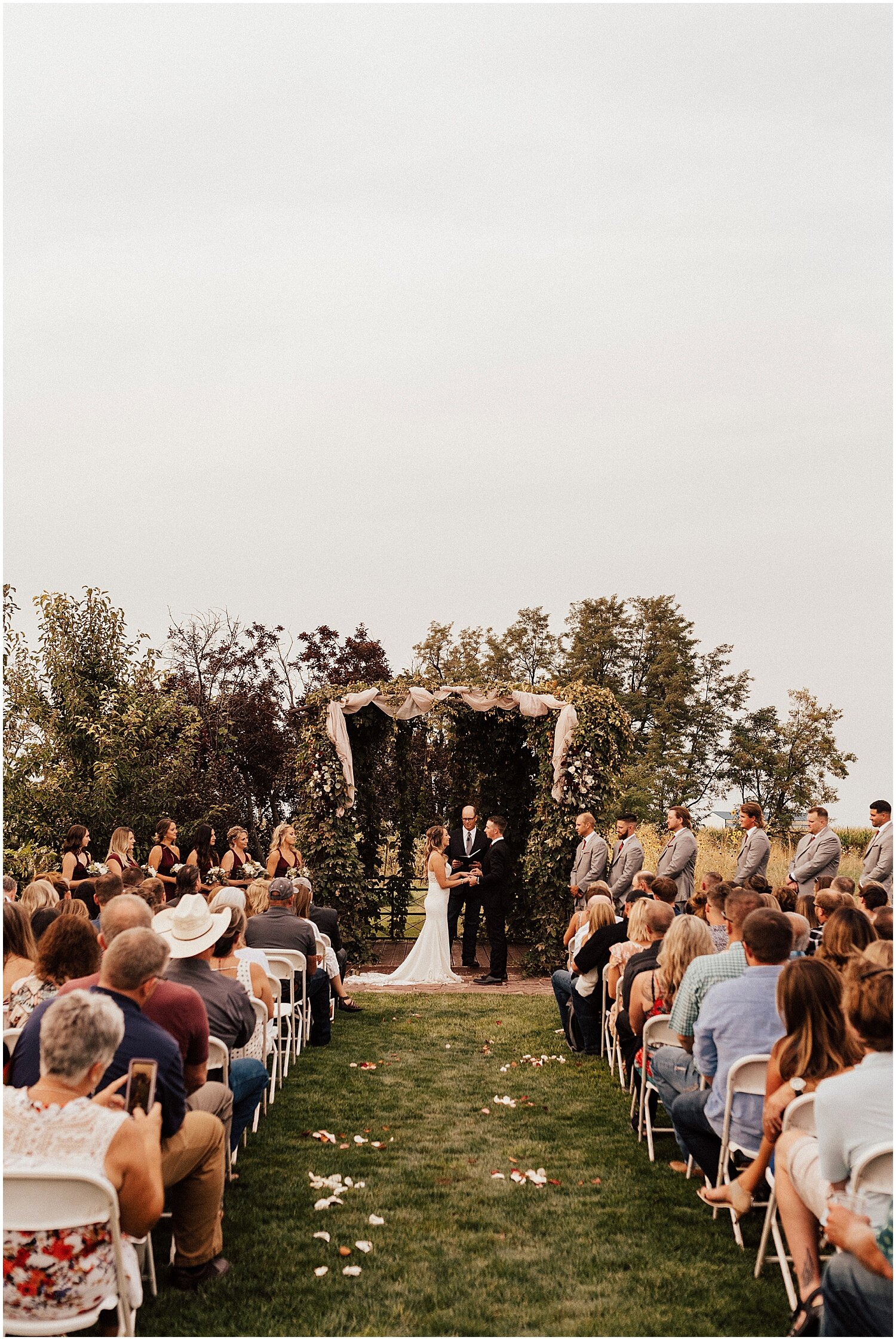 VINEYARD SUMMER IDAHO WEDDING43.jpg