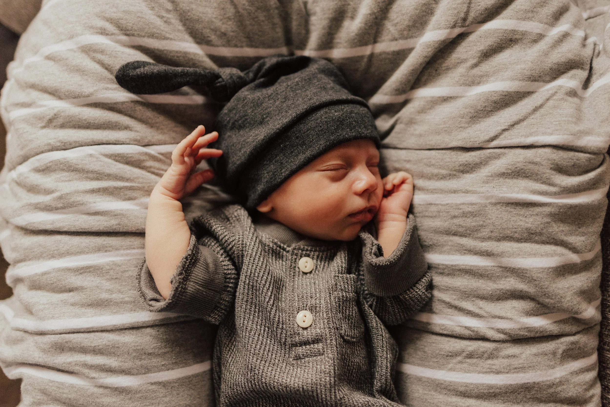 WELLS FAMILY // NEWBORN IN HOME SESSION