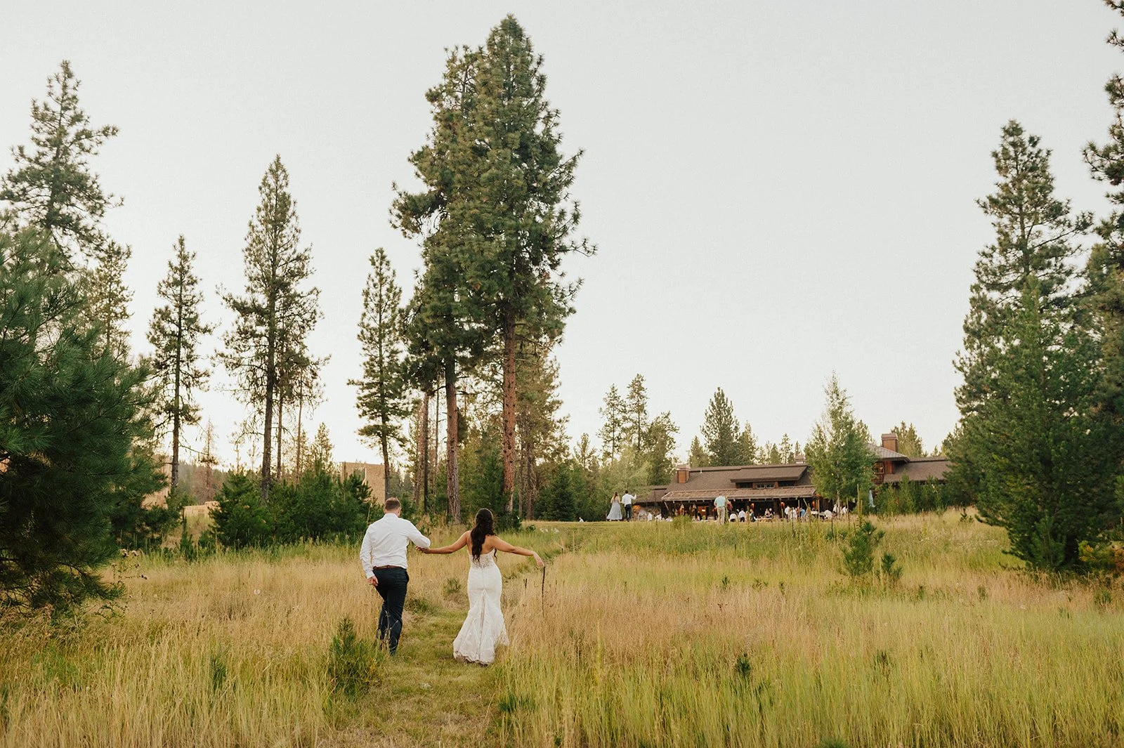 ANDERSON WEDDING // STYLISH IDAHO WEDDING AT BLACKHAWK ON THE RIVER