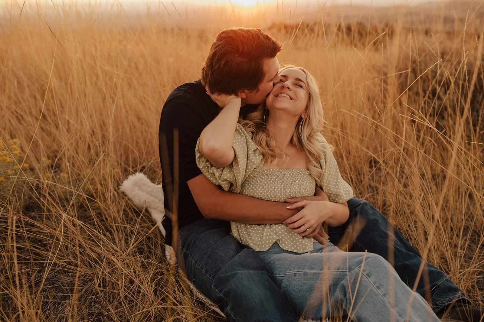 MADDY + NOAH // GOLDEN ENGAGEMENT SESSION IN THE FOOTHILLS