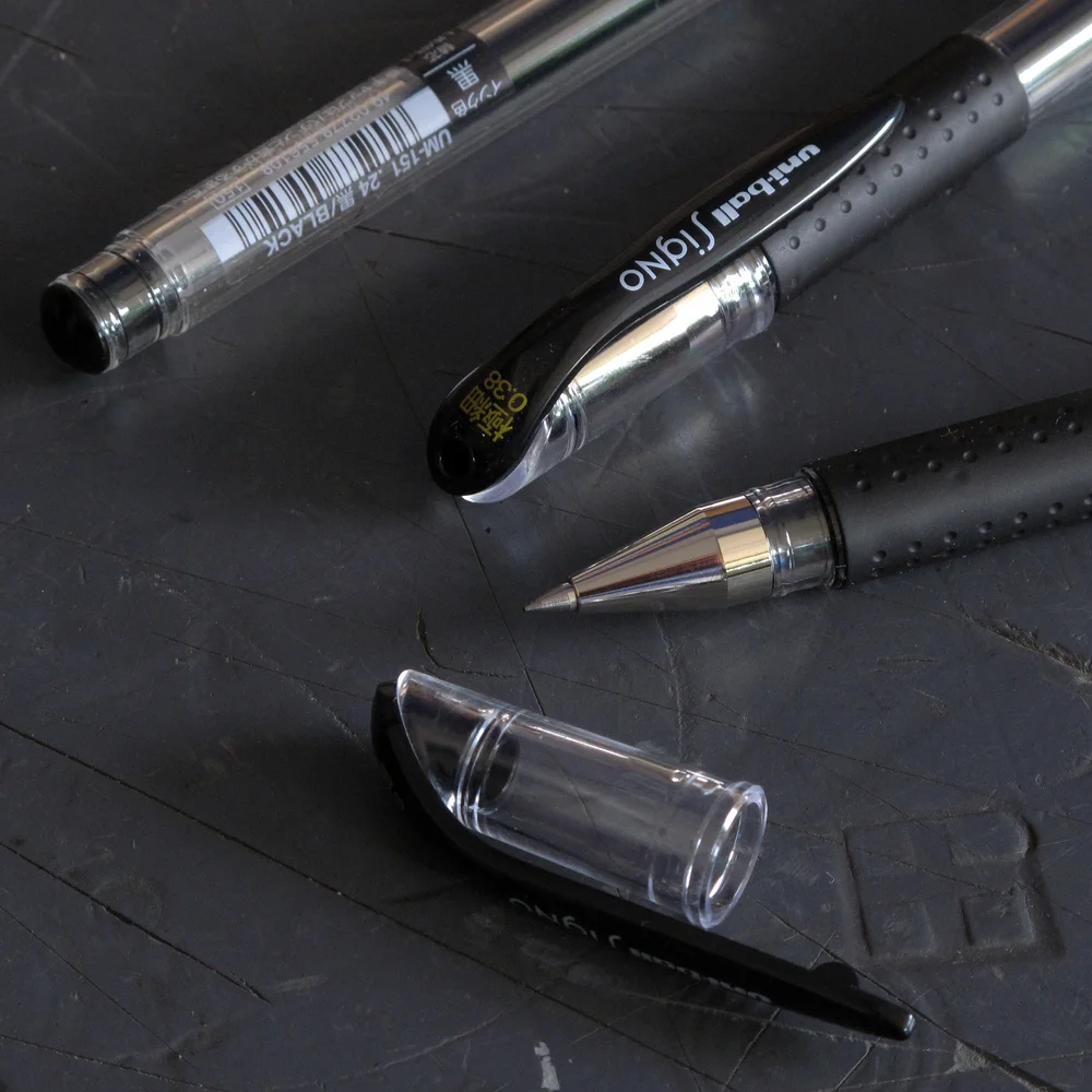 Uni-ball UM-151 Signo Gel Grip - Bolígrafo De Punta Redonda (0,7 Mm), Tinta Negra (6