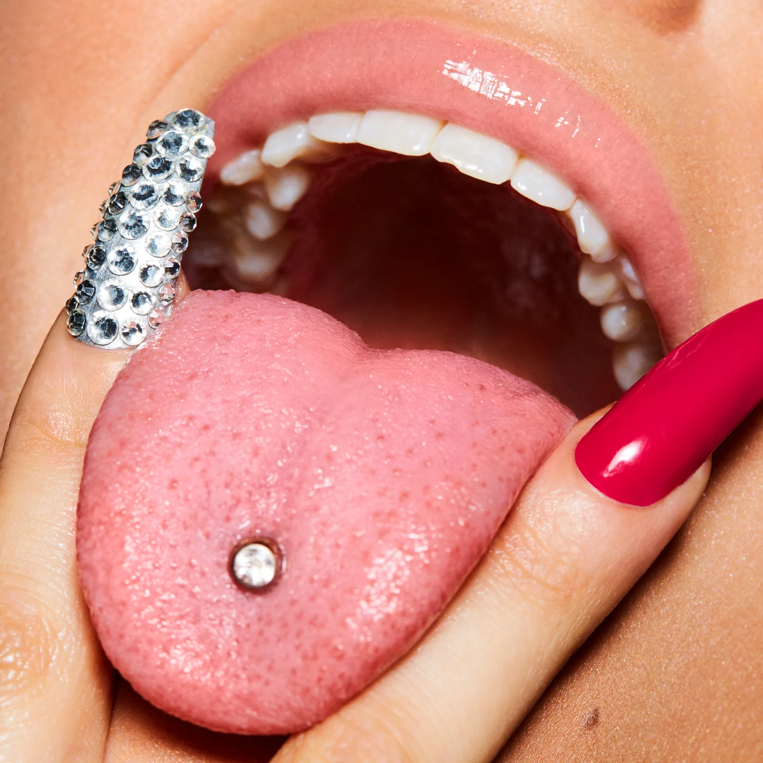 COMITA_170510_MLE_GiveMeLip_11-LipglossPoppin-020_A-web.jpg