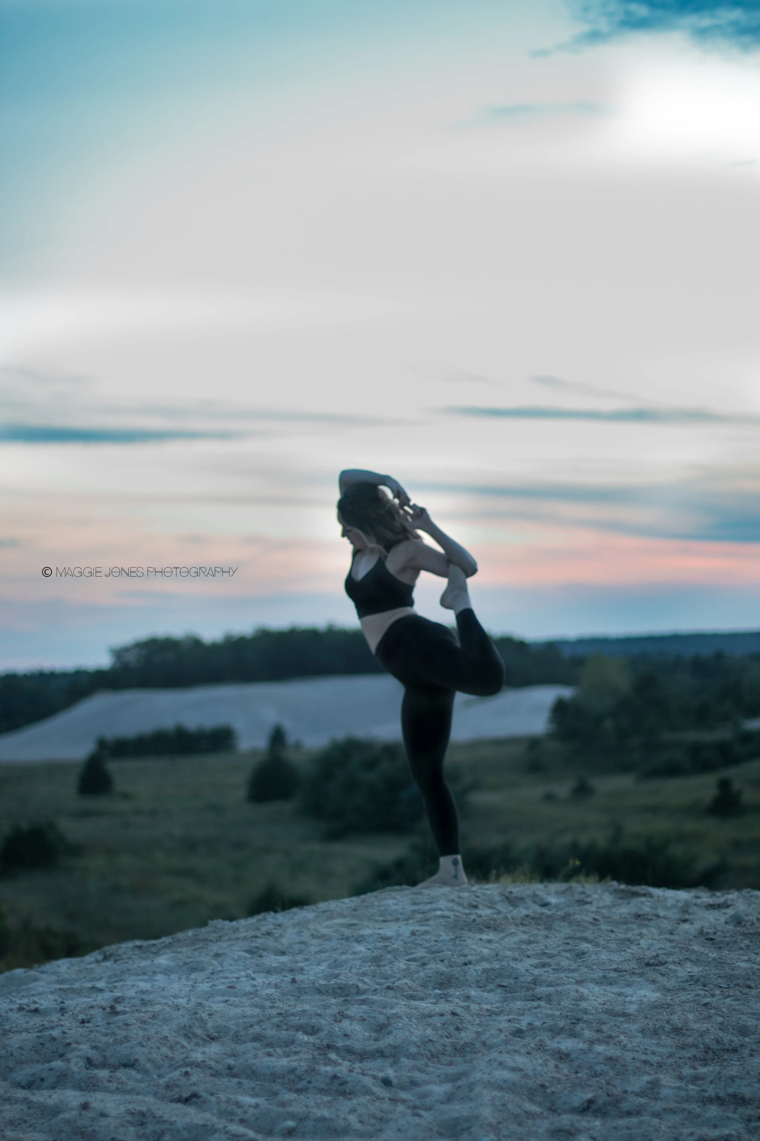 KaylaDesertYogaShoot-20.jpg