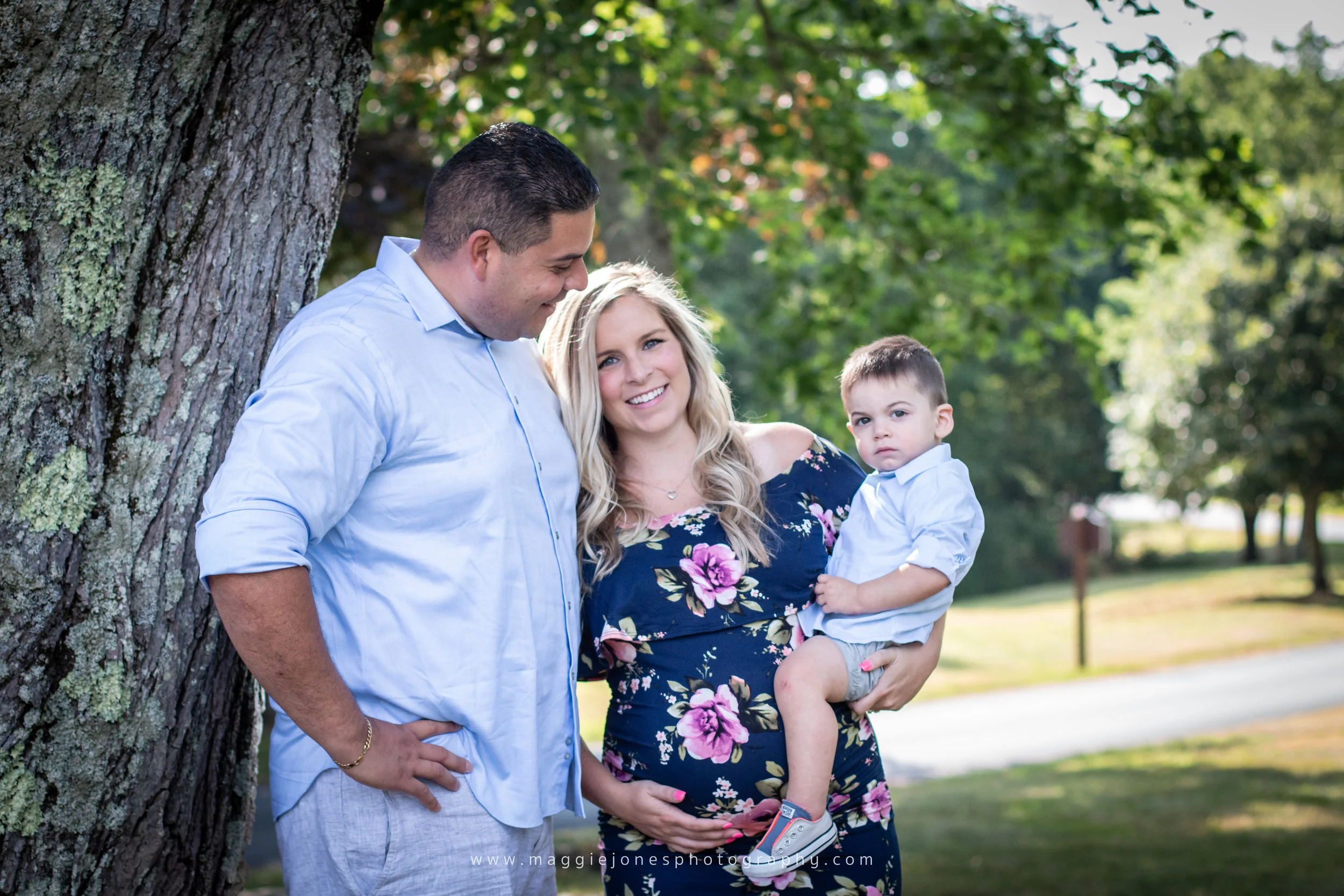 HERNANDEZfamMaternityAug2019-1-11.jpg