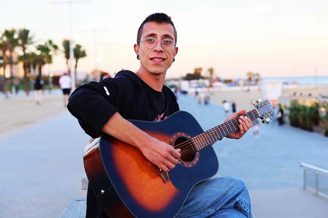 Stories of Care 67: Kike

&ldquo;I live in Andorra, up in the Pyrenees but I&rsquo;ve come down today because my girlfriend is working her today, so I&rsquo;m just waiting for her now. We0ve been together for two years. I was playing the guitar when 