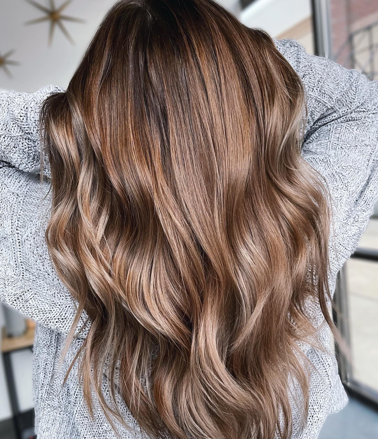 Call it mushroom color or whatever you&rsquo;d like, it&rsquo;s just gorgeous 🤩
.
.
#balayage #highlights #bestofbalayage #balayageinspo #balayageartists #ittakesapro #beautytrends#hairinspo
#clevelandbalayage #balayage #clestylist #clevelandorganic