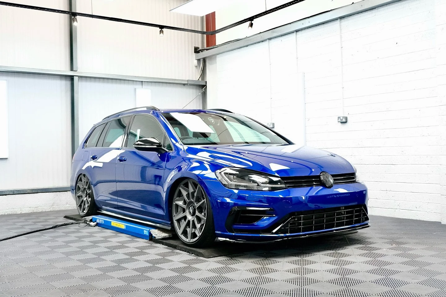 VW Golf R Estate returns a few years after we worked on it. We arranged paintwork, wheel refurbishment and carried out some replacement PPF, Paint correction and re-coating with Modesta coatings to return it to its former glory over the last few week