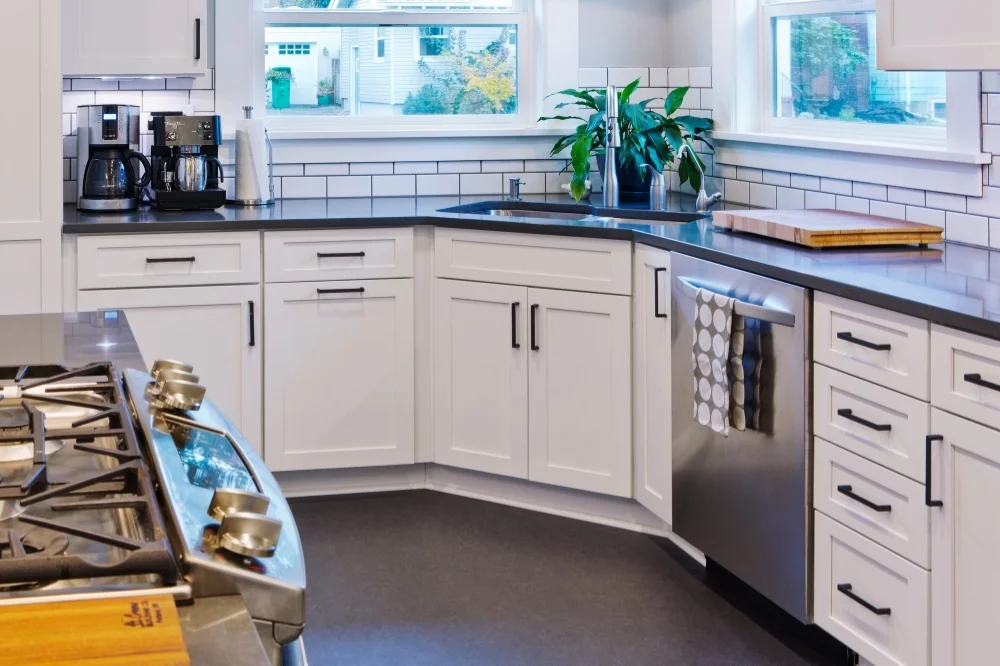 CRESTON-KENILWORTH KITCHEN REMODEL ---------- JENNIFER MOORE