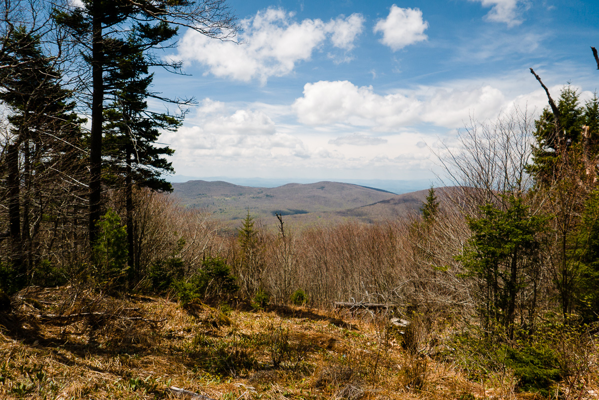 La vue de l'autre côté de la montagne