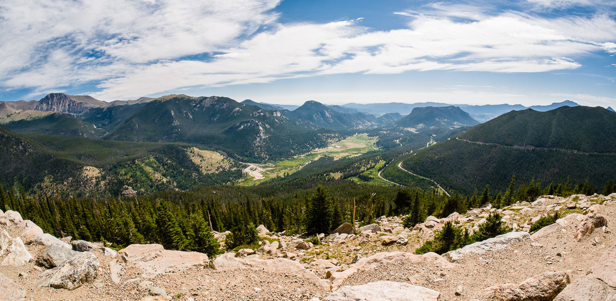 La Trail Ridge Road serpentant dans les montagnes