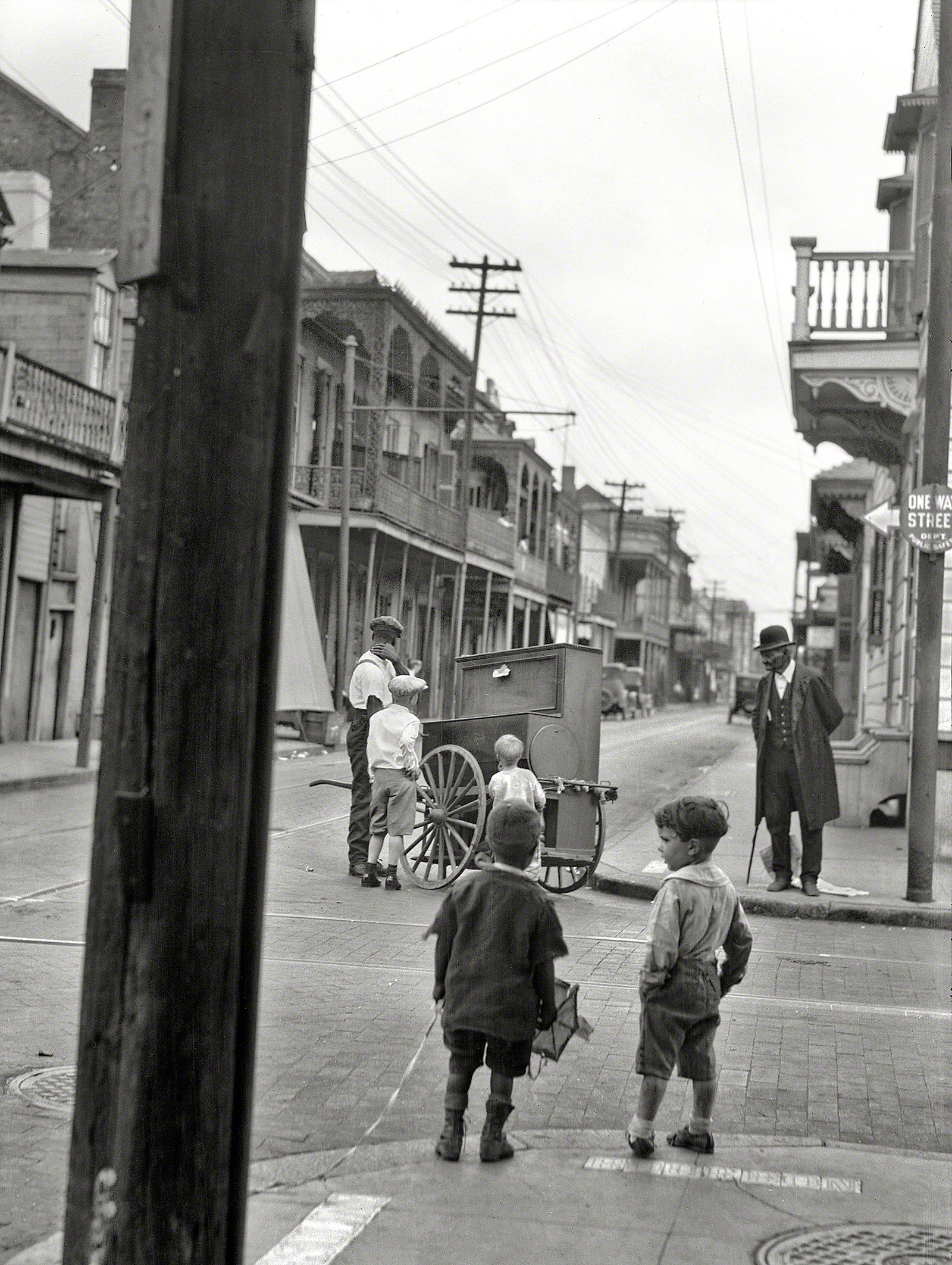 Bourbon and Ursulines (1925) - source Shorpy.com
