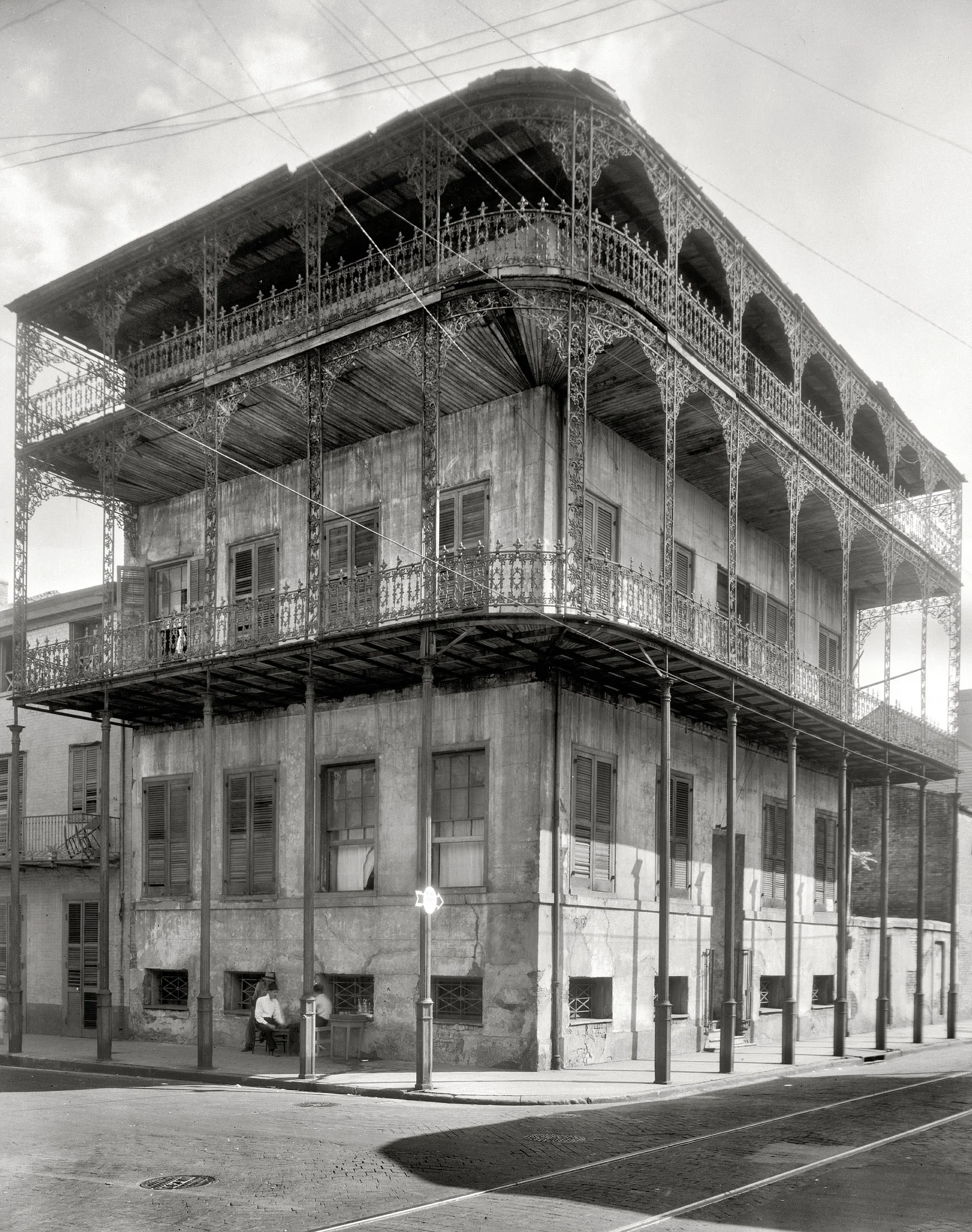 716 Dauphine (1937) - source Shorpy.com