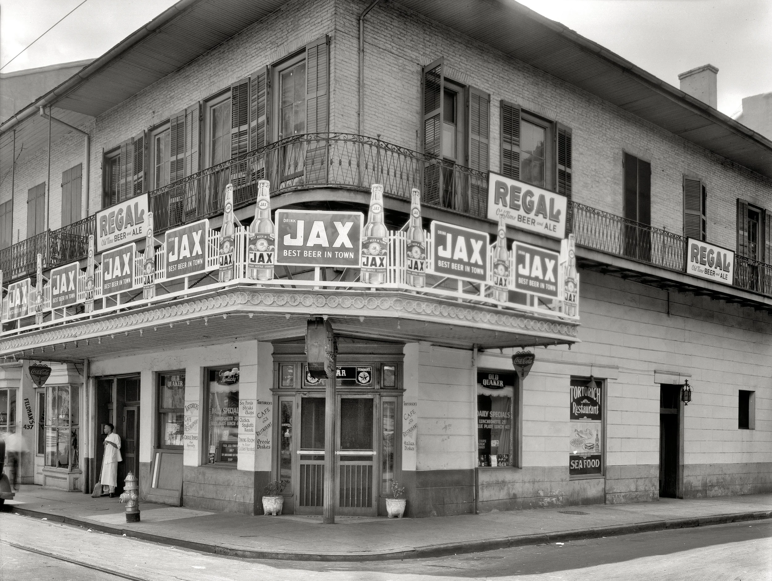 Royal and St. Louis (1937) - source Shorpy.com