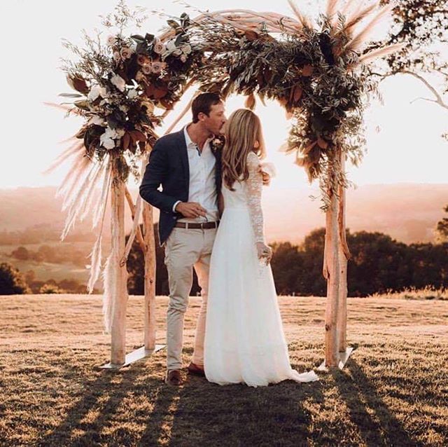 Last week my bestie got married, she had a lengthy 6 weeks to plan the wedding and this was the result!! What!? I am still smiling, the most dreamy day of love EVER! Venue: @theorchardestate Photography: @joeybailey Dress: @elisehameau #byronbaywedding #hinterlandwedding #weddingofthecentury