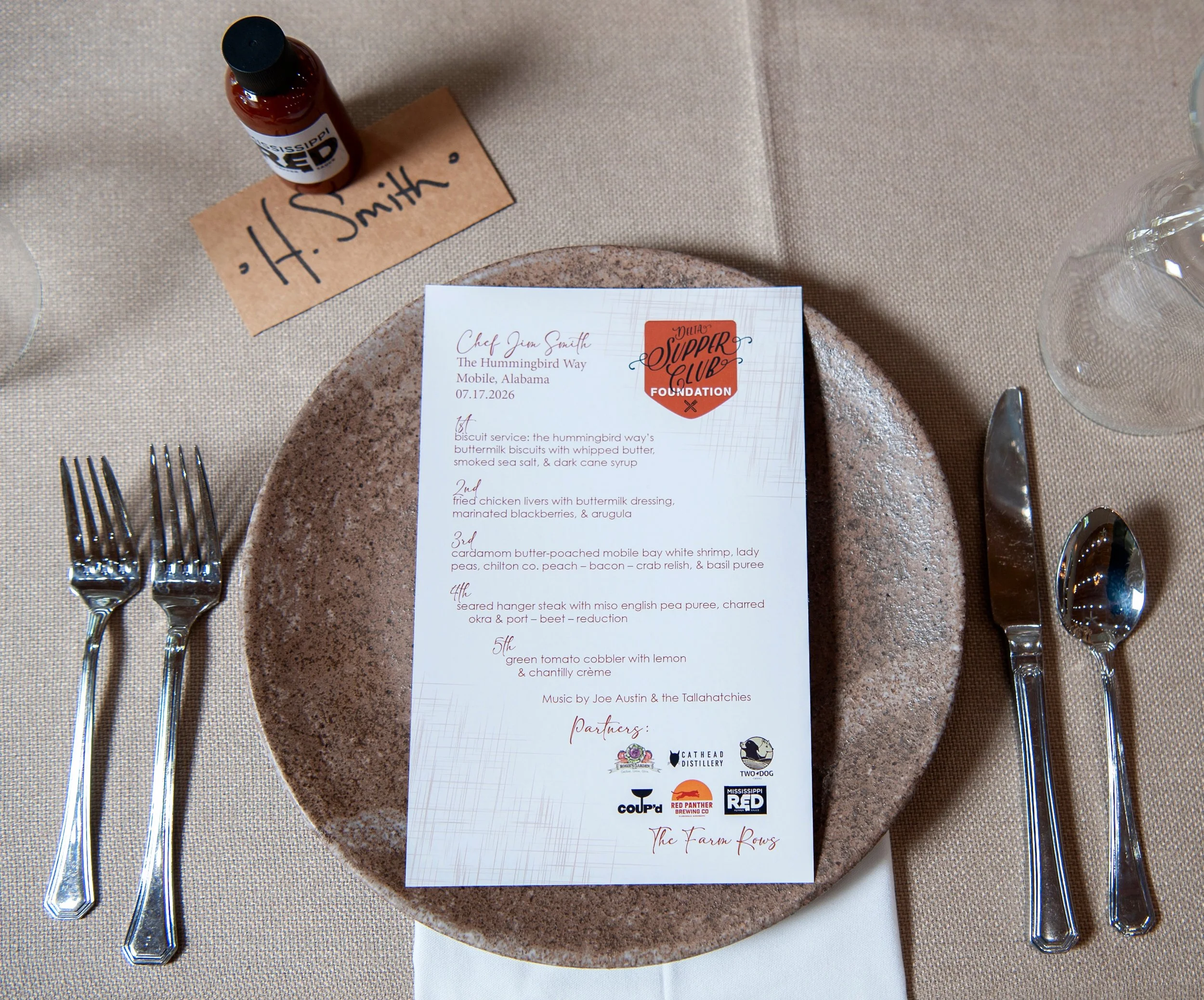 Let&rsquo;s talk about this incredible menu carefully crafted by the talented @chef_jim_smith! Now that&rsquo;s like THREE &ldquo;mains&rdquo; to kick off this protein-packed party! 🙌

He opened the dinner with a subtle yet signature &ldquo;Biscuit 