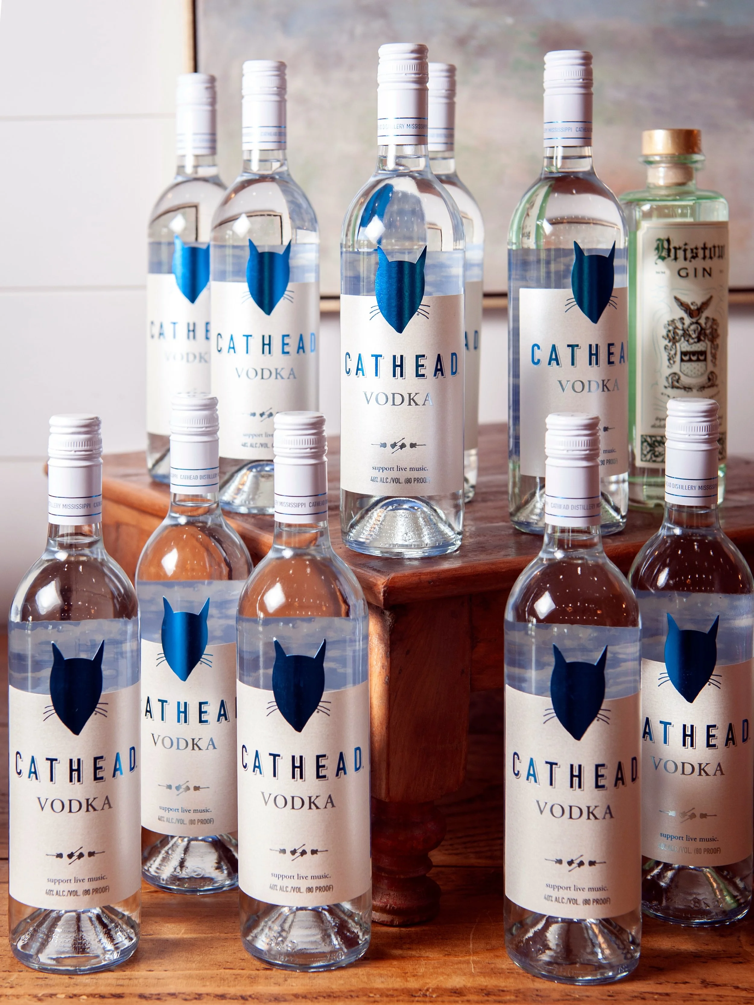 It wouldn&rsquo;t be a #DeltaSupperClub without sampling delicious libations from our friends at @catheaddistillery!! @drinkcoupd joined the mix for this one and provided JUST THAT ~ FABULOUS and fanciful Ap&eacute;rtifs &amp; Mixers! 🤩

Guests enjo