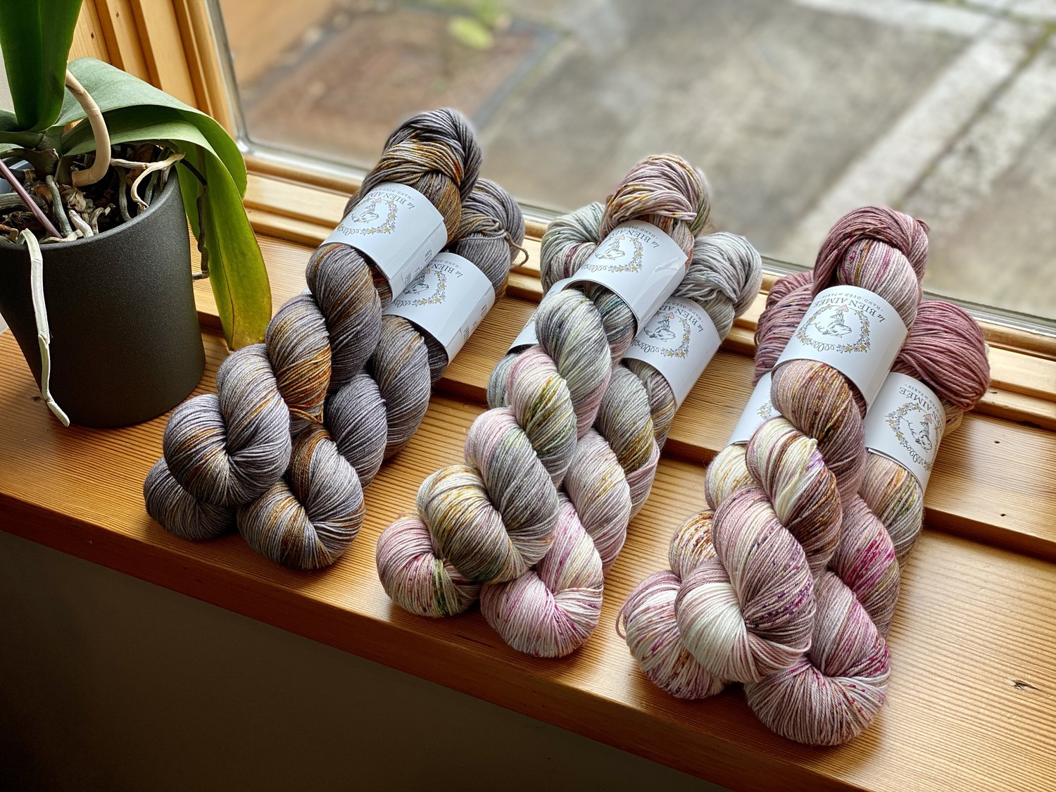 Deluxe Worsted - Universal Yarns — Starlight Knitting Society