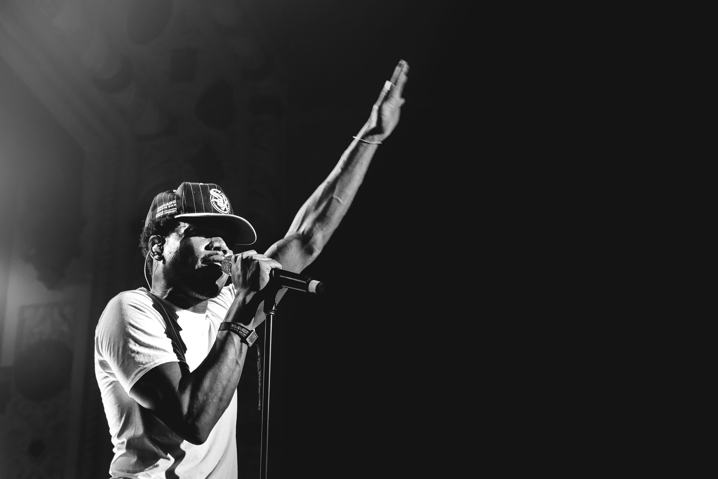 Both Chicago & Celebs Show Out For Chance's Surprise Metro Show