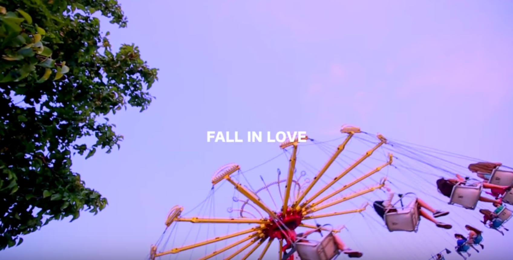 Premiere: Simone Bisous • "Fall In Love"