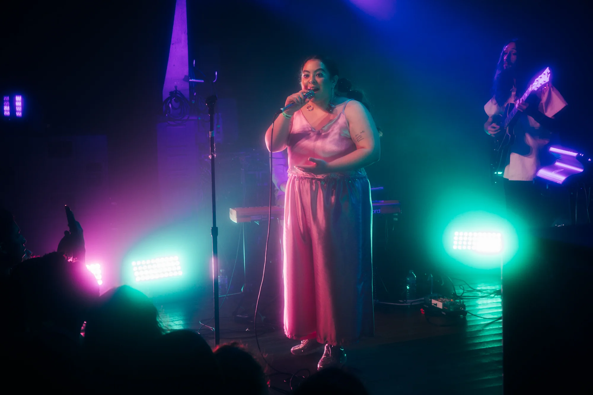 Kaina performing at Lincoln Hall, Chicago 2019 (Photo by Michael Salisbury)