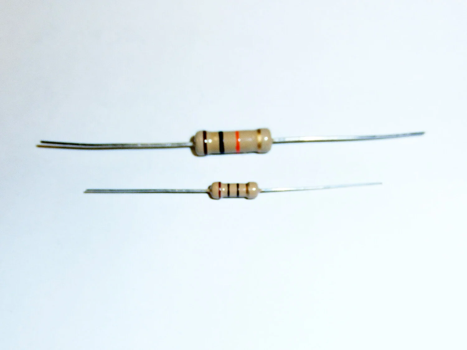 Resistor_size_comparison_std_and_SL_2.jpg