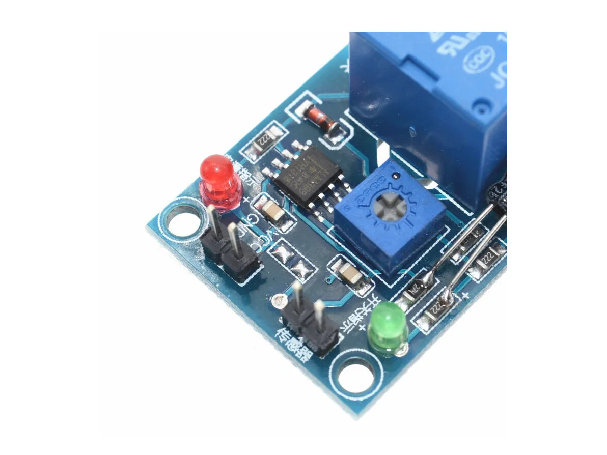SENSRAIN12V_Rain_Water_Sensor_Module_closeup.jpg