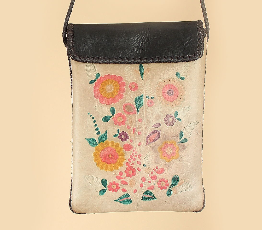 Vintage 70s Tooled Leather Floral Purse